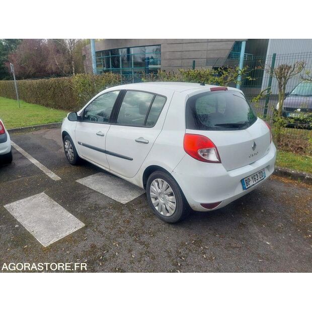2011 Renault Clio-47128219