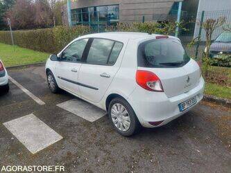 2011-renault-clio-1451594-47128219
