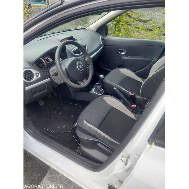 2011 Renault Clio-47128222