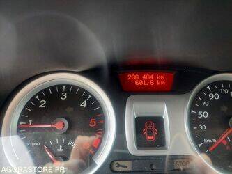 2011-renault-clio-1451594-47128224