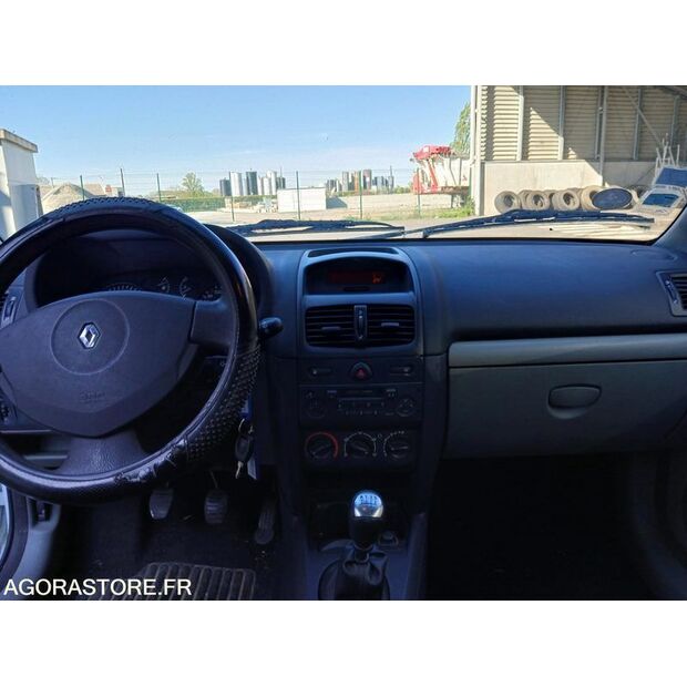 2003 Renault Clio-47128532