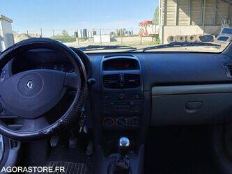 2003-renault-clio-1451685-47128532
