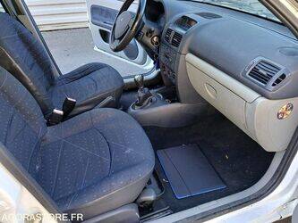 2003-renault-clio-1451685-47128539