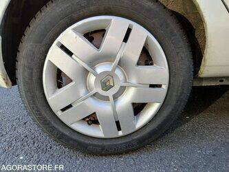 2003-renault-clio-1451685-47128541