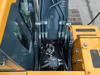2025-hyundai-r210lc-3-47131029