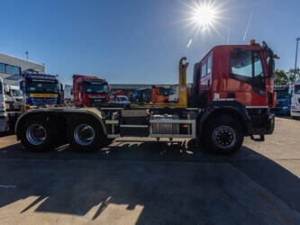 2018-iveco-420x-47131213