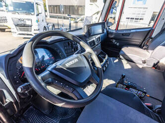 2018-iveco-420x-47131215