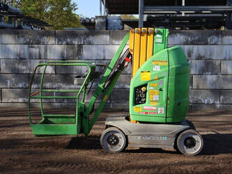 2011-jlg-toucan-10e-1452016-47131636