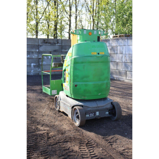 2011 جيه ال جي TOUCAN 10E-47131638