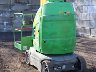 2011-jlg-toucan-10e-1452016-47131638
