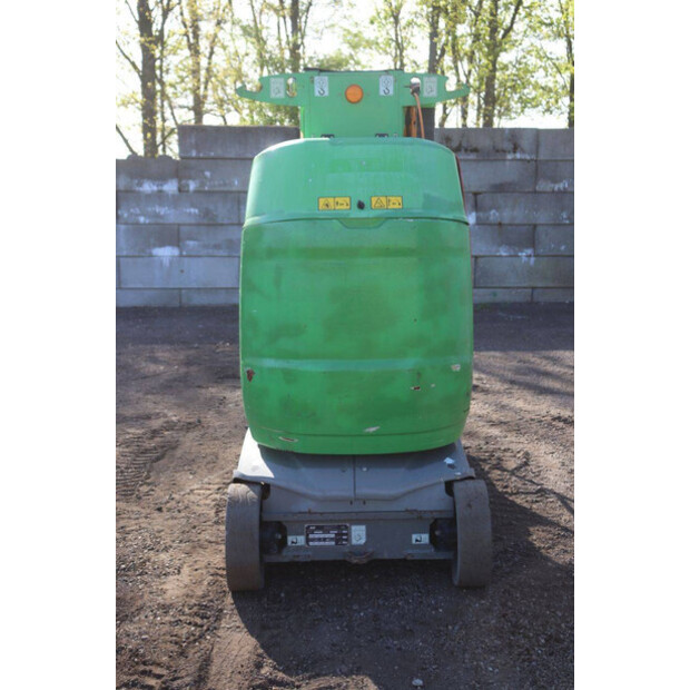 2011 جيه ال جي TOUCAN 10E-47131639