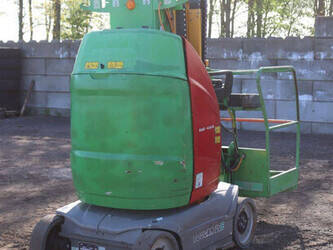 2011-jlg-toucan-10e-1452016-47131640