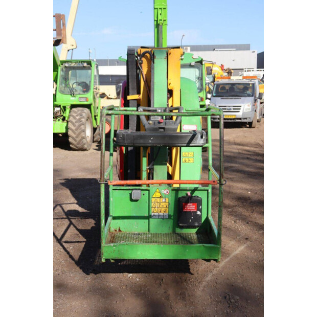 2011 جيه ال جي TOUCAN 10E-47131642