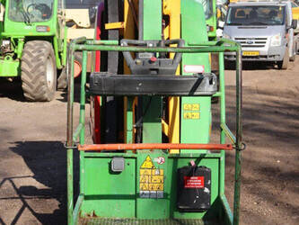 2011-jlg-toucan-10e-1452016-47131642