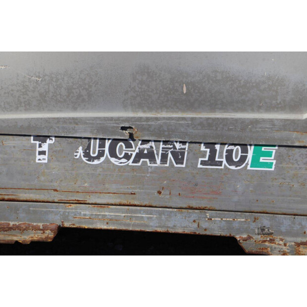 2011 جيه ال جي TOUCAN 10E-47131652