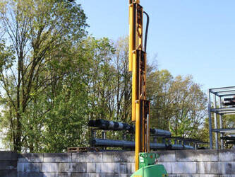 2011-jlg-toucan-10e-1452016-47131660