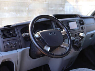 2011-ford-transit-1452020-47131800