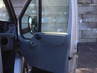 2011-ford-transit-1452020-47131816