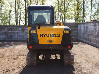 2013-hyundai-r60-7-1452040-47132346