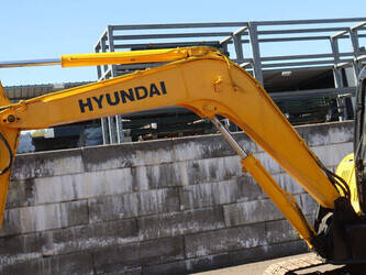 2013-hyundai-r60-7-1452040-47132353
