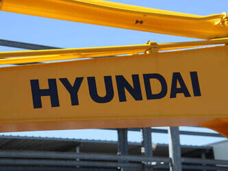 2013-hyundai-r60-7-1452040-47132356