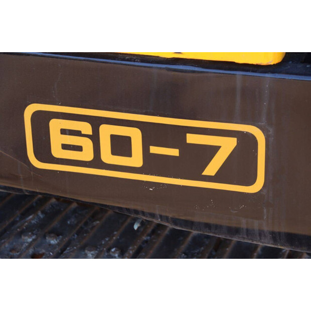 2013 هيونداي R60-7-47132363