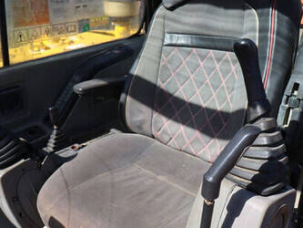 2013-hyundai-r60-7-1452040-47132370