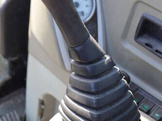 2013-hyundai-r60-7-1452040-47132372
