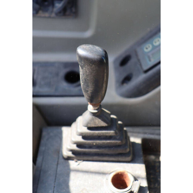 2013 هيونداي R60-7-47132373