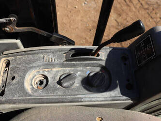2013-hyundai-r60-7-1452040-47132378