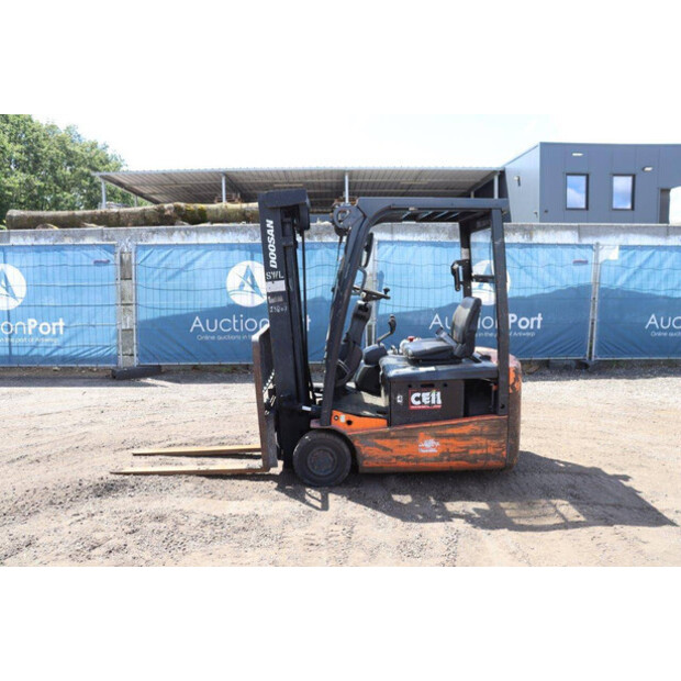 2011 Doosan B15T-5-47133456