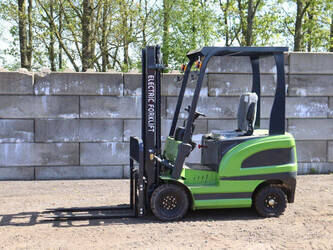Image de ENGINS DE LEVAGE Stipp CPD15 À vendre à Belgique