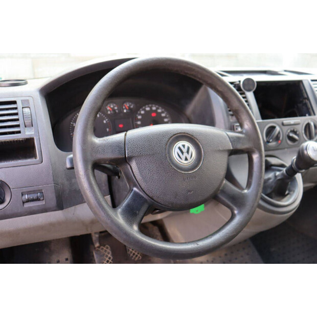 Volkswagen Transporter-47133604
