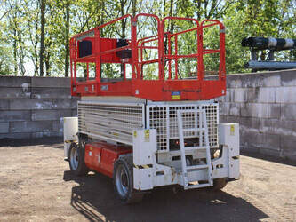 2014-jlg-m3369-47133810