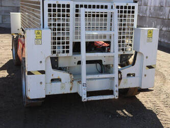 2014-jlg-m3369-47133825