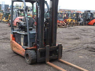 toyota-traigo-20-1452088-47134000