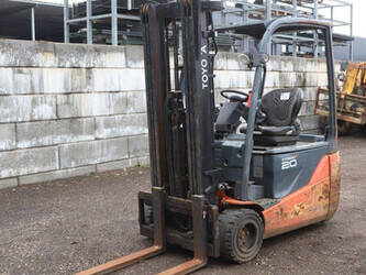 toyota-traigo-20-1452088-47134002