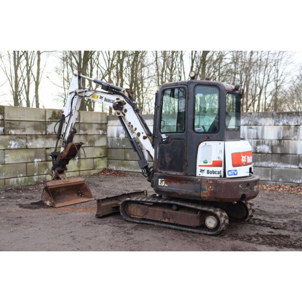 2015 BOBCAT E32-47134401