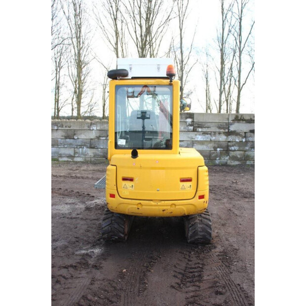 2014 TAKEUCHI TB235-47134520