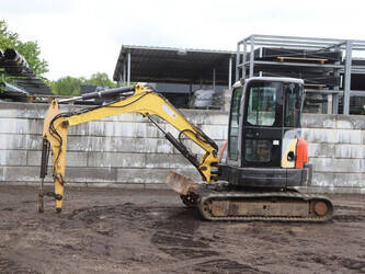 صورة ل حفارات مجنزرة 2011 نيو هولاند E50B SR