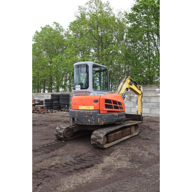2011 نيو هولاند E50B SR-47135170