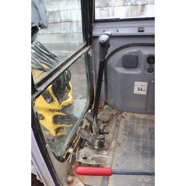 2011 نيو هولاند E50B SR-47135185