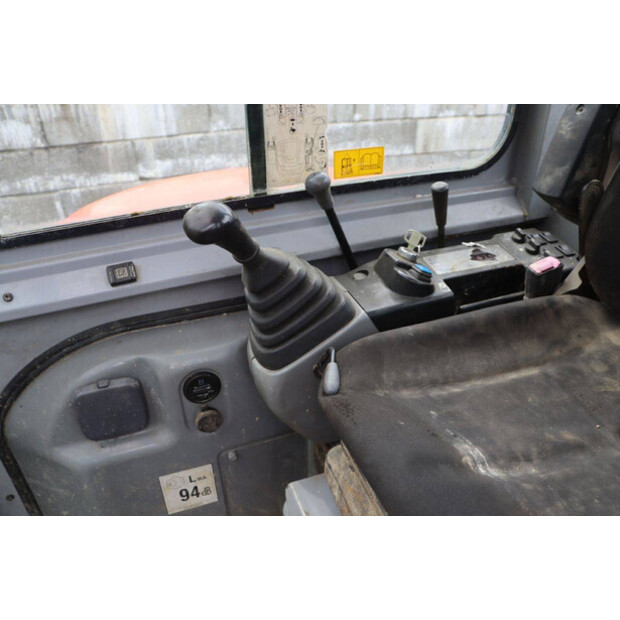 2011 نيو هولاند E50B SR-47135186
