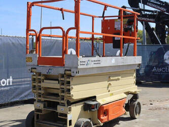 2010-jlg-3246es-1452130-47135370