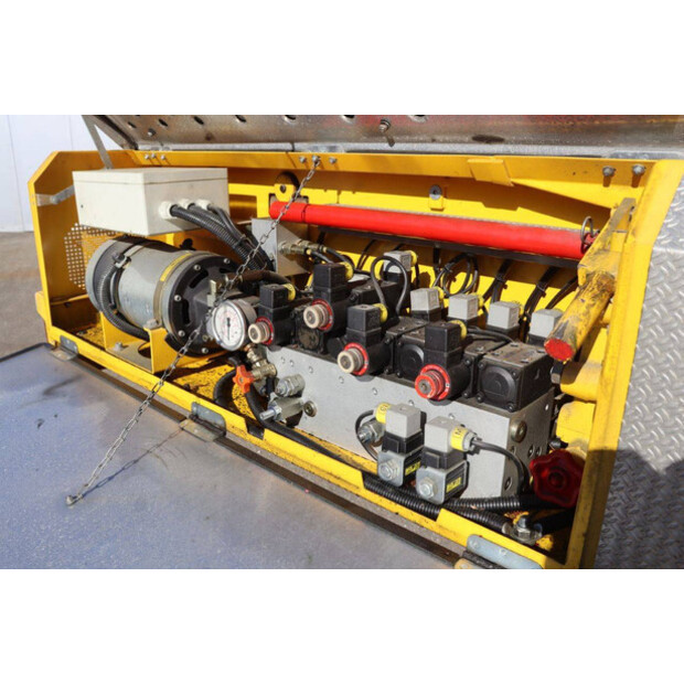 2005 اوم 1830EBZX-47139260