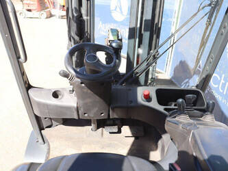 2015-linde-e35h-01-600-47139636