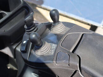 2015-linde-e35h-01-600-47139645