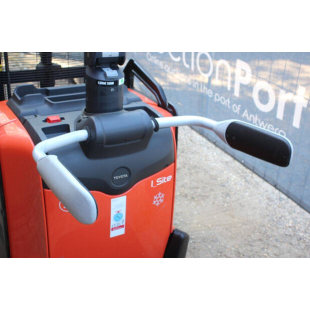 2018 تويوتا SPE200D-47139799