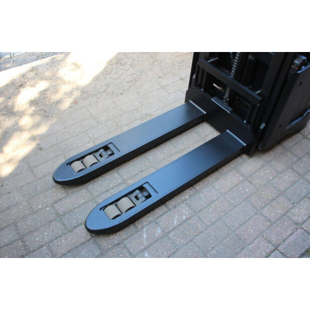 2023 Toyota SWE200D-47139928
