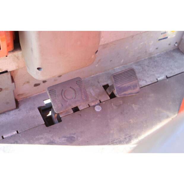 2004 BT CBE 15T-47140329